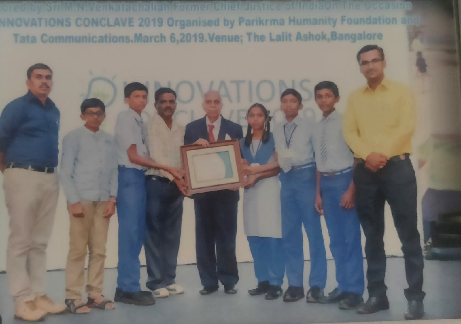 Manjushree students honoured by Sri M. N. Venkatachaliah, former Chief Justice of India, at the Innovations Conclave 2019